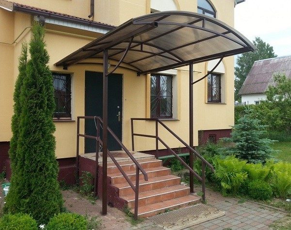 Козырьки над крыльцом из поликарбоната