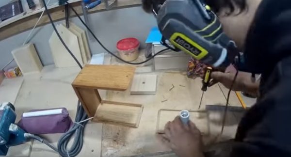 На 4 стенке крепим цоколь
