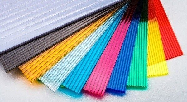 Для козырьков можно использовать различные виды поликарбоната