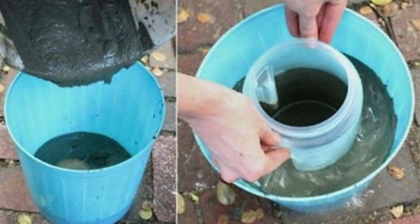Раствором заполняют пространство между двумя емкостями