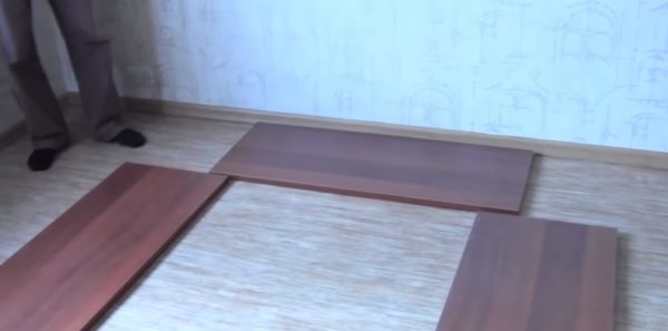 Детали шкафа разложены перед сборкой