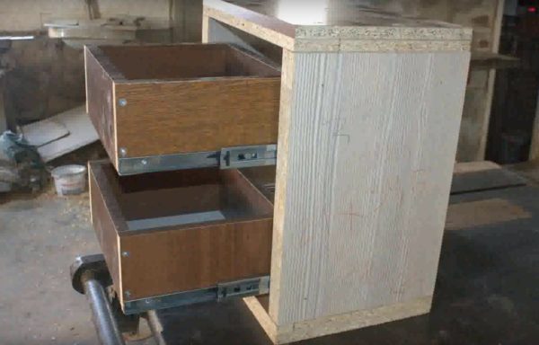 Установлены выдвижные ящики